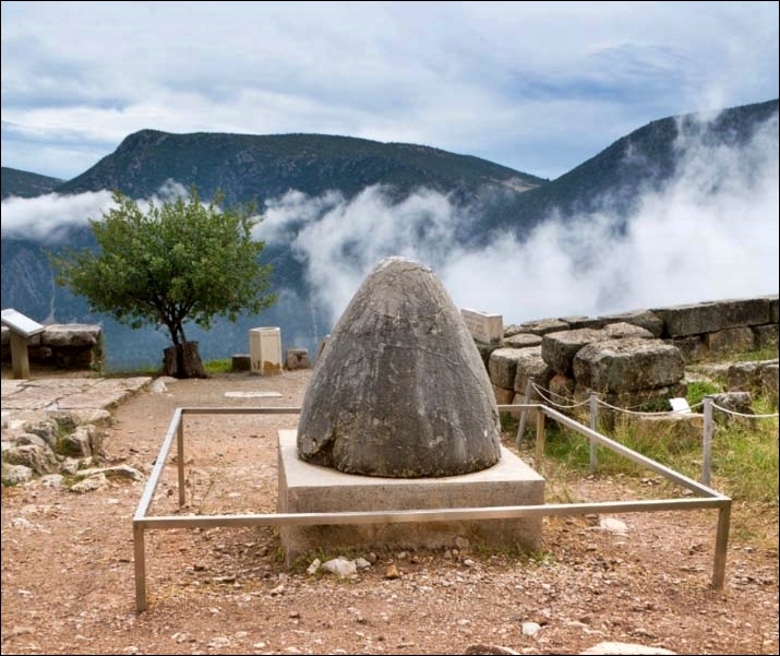 Sacred-Omphalos-Stone-delphi