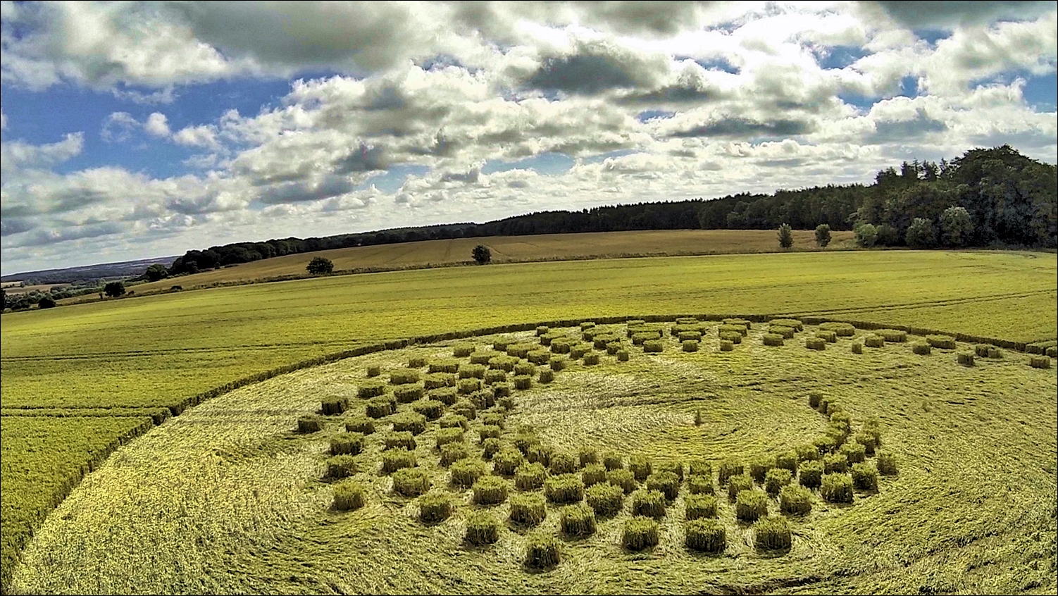 aerial_view_of_crop_circle_in_wiltshire_2014_by_mrgyrofpv-d82s9ad